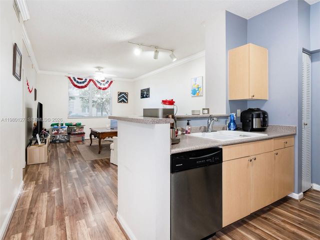 1900 Van Buren St 112B, Hollywood, FL 33020