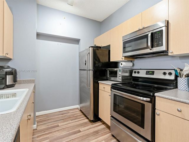 1900 Van Buren St 112B, Hollywood, FL 33020