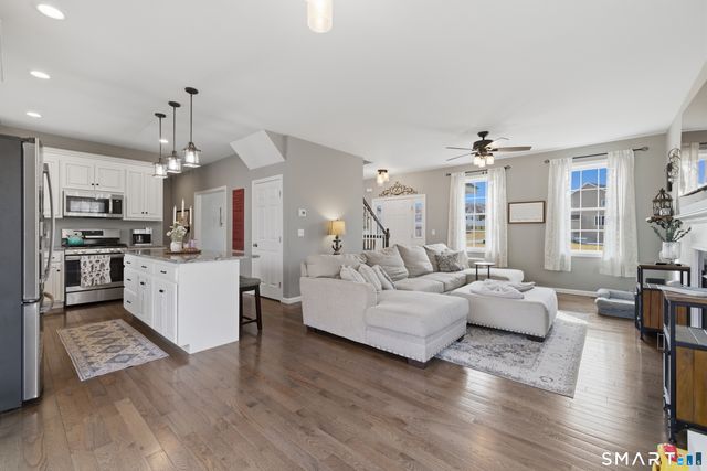 26 Quakertown Meadows, Ledyard, CT 06339