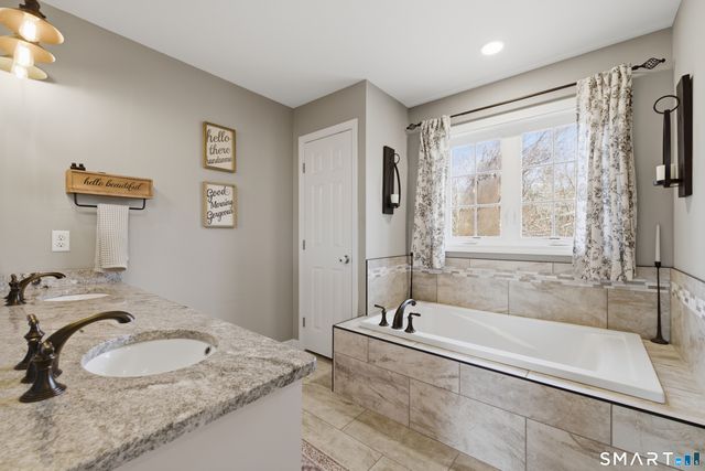 26 Quakertown Meadows, Ledyard, CT 06339