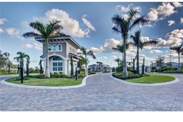 1422 Silk Oak Dr, Hollywood, FL 33021