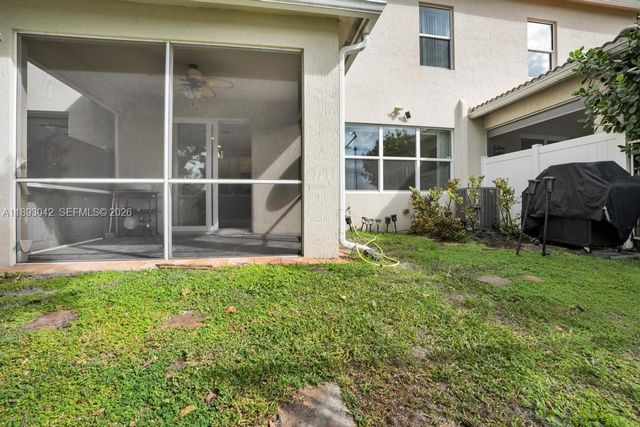 1422 Silk Oak Dr, Hollywood, FL 33021