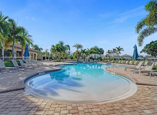 1422 Silk Oak Dr, Hollywood, FL 33021