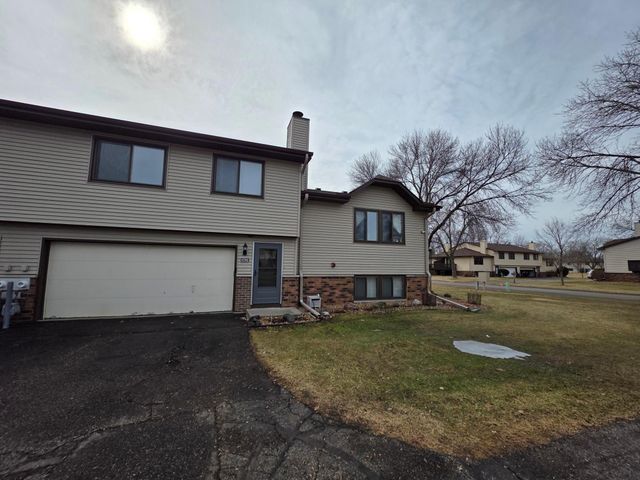8792 N Maplebrook Circle 8792, Brooklyn Park, MN 55445