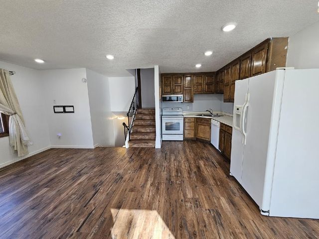 8792 N Maplebrook Circle 8792, Brooklyn Park, MN 55445
