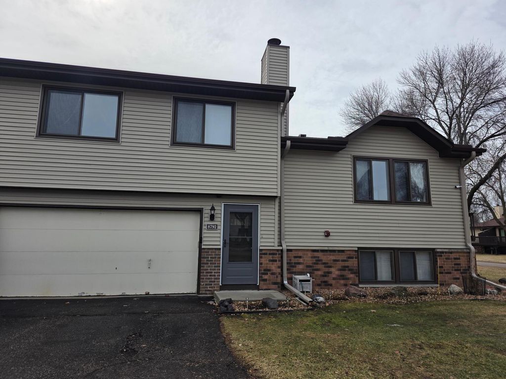 8792 N Maplebrook Circle 8792, Brooklyn Park, MN 55445 — photo 3