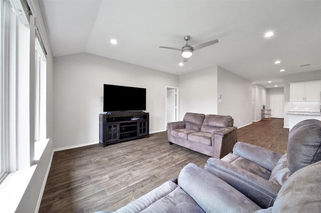 2619 Lost Holly Lane, Conroe, TX 77301