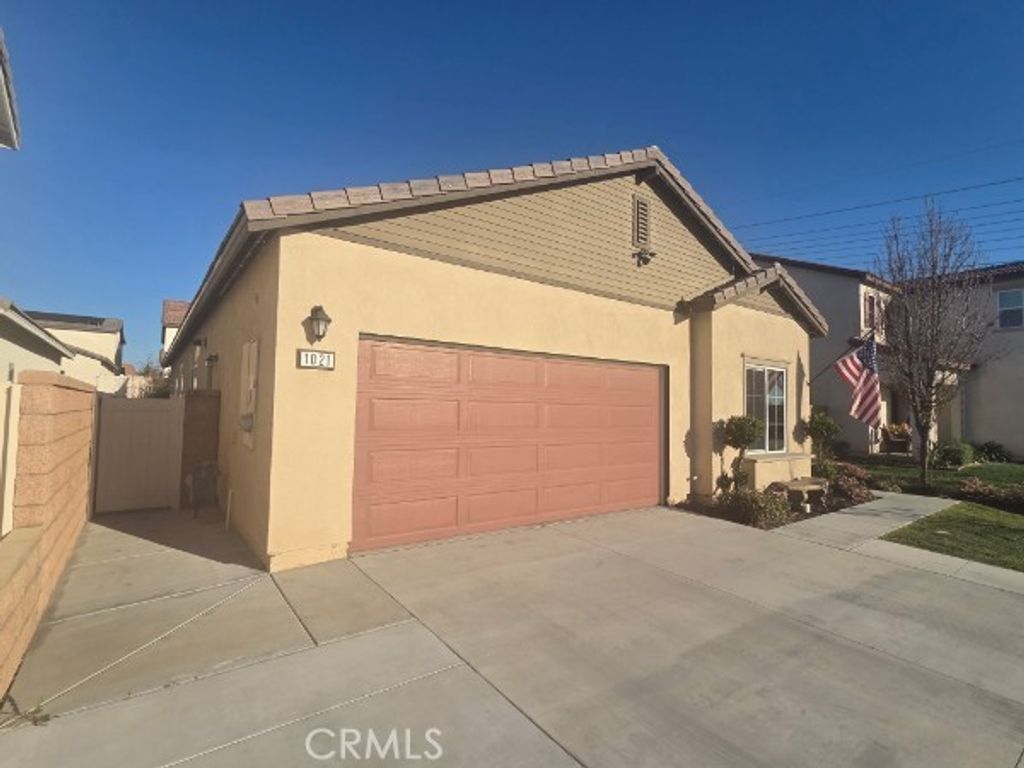 Image 2 of property listing at 1021 Avocet Ct., Calimesa, CA 92320