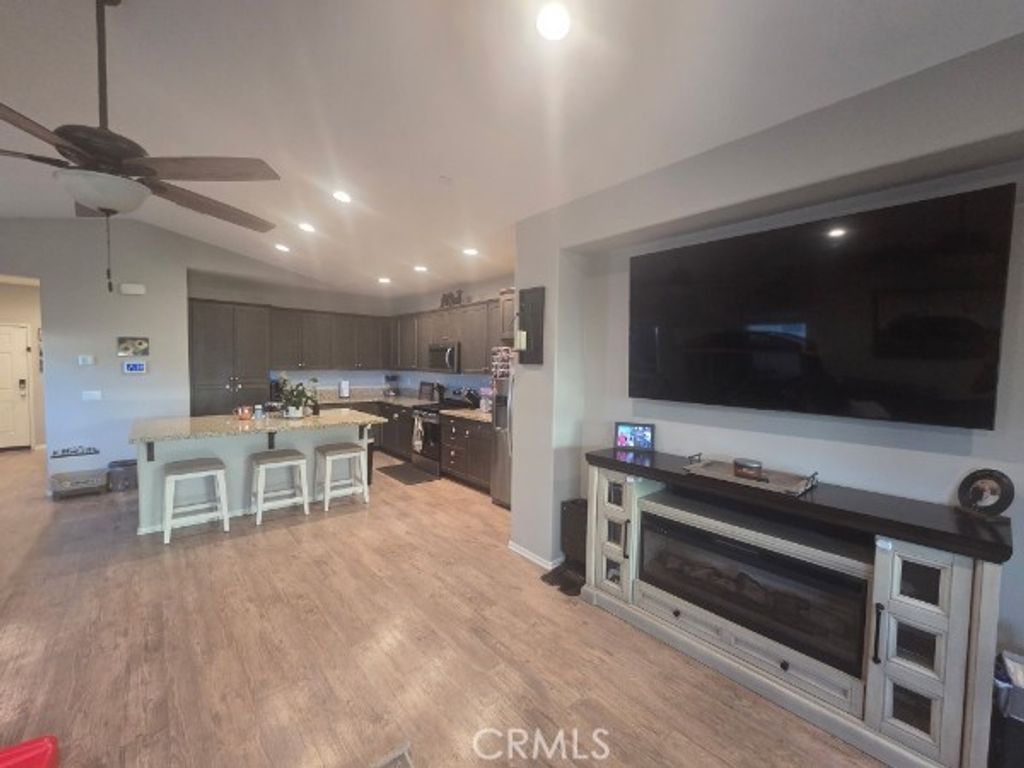 Image 3 of property listing at 1021 Avocet Ct., Calimesa, CA 92320