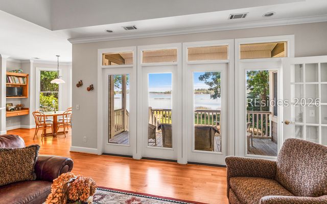 371 Cottage Farm Dr, Beaufort, SC 29902