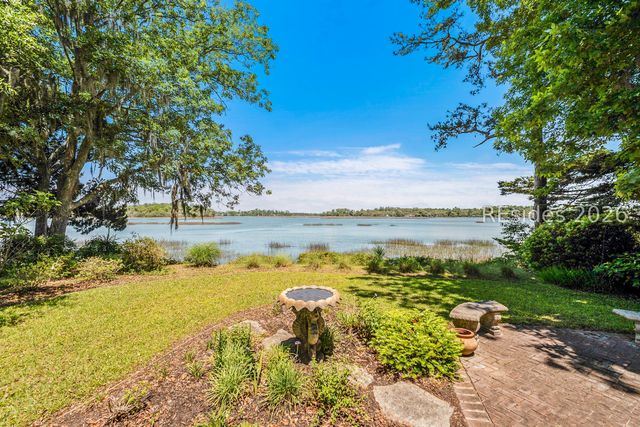 371 Cottage Farm Dr, Beaufort, SC 29902