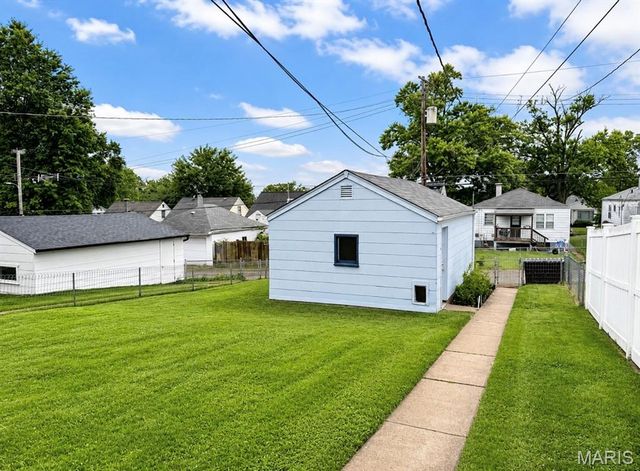 5262 Fairview Avenue, St Louis, MO 63139
