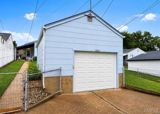 5262 Fairview Avenue, St Louis, MO 63139