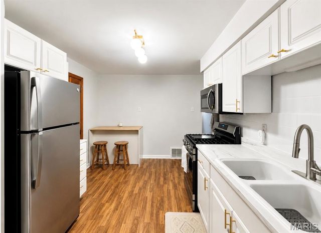 5262 Fairview Avenue, St Louis, MO 63139