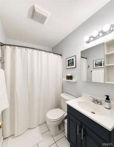 5262 Fairview Avenue, St Louis, MO 63139