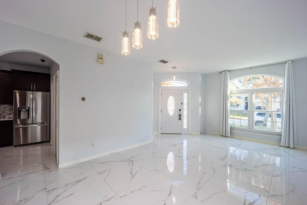 Image 11 of property listing at 8915 VICTORIA ISLE PLACE, Orlando, FL 32829