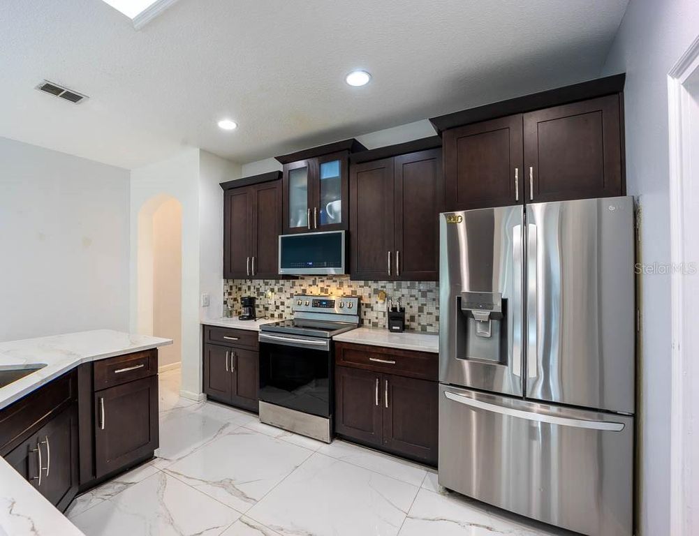 Image 12 of property listing at 8915 VICTORIA ISLE PLACE, Orlando, FL 32829