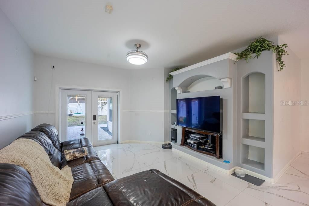 Image 19 of property listing at 8915 VICTORIA ISLE PLACE, Orlando, FL 32829