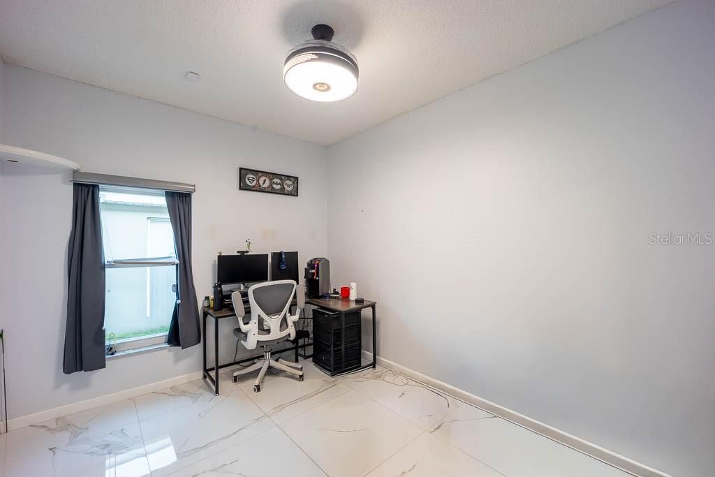 Image 21 of property listing at 8915 VICTORIA ISLE PLACE, Orlando, FL 32829