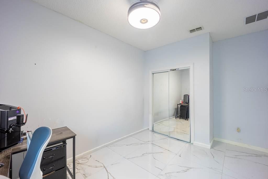 Image 22 of property listing at 8915 VICTORIA ISLE PLACE, Orlando, FL 32829