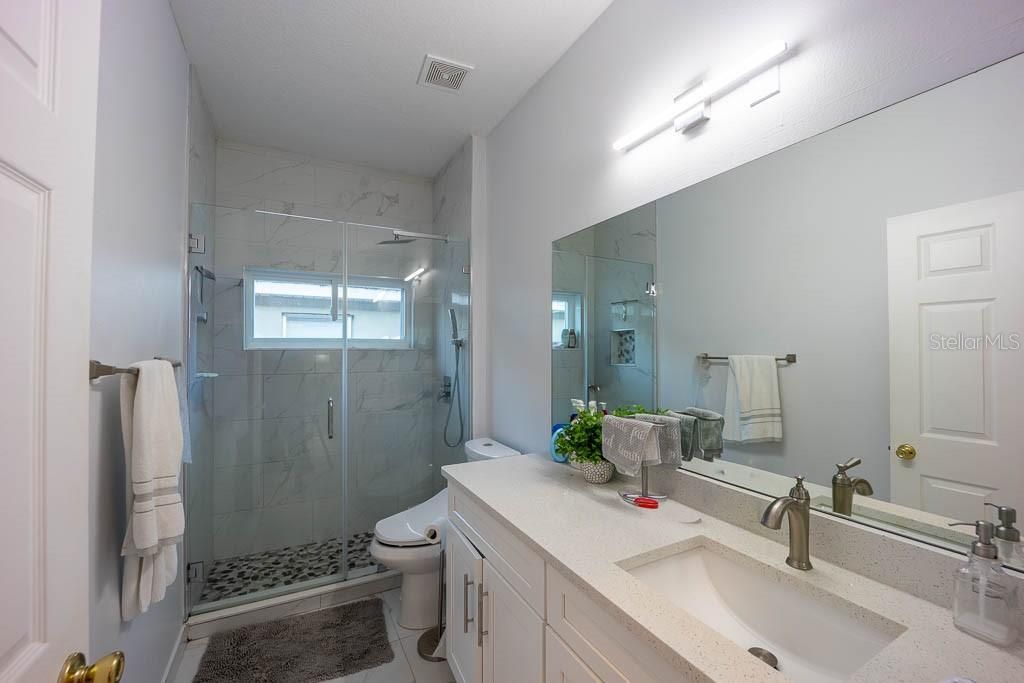 Image 23 of property listing at 8915 VICTORIA ISLE PLACE, Orlando, FL 32829