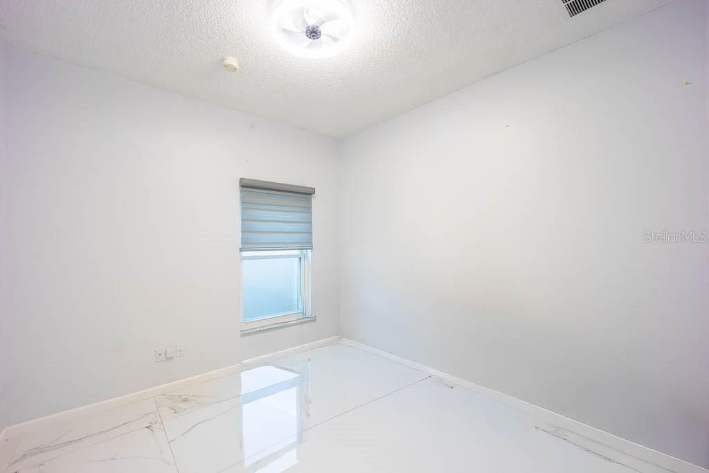 Image 24 of property listing at 8915 VICTORIA ISLE PLACE, Orlando, FL 32829