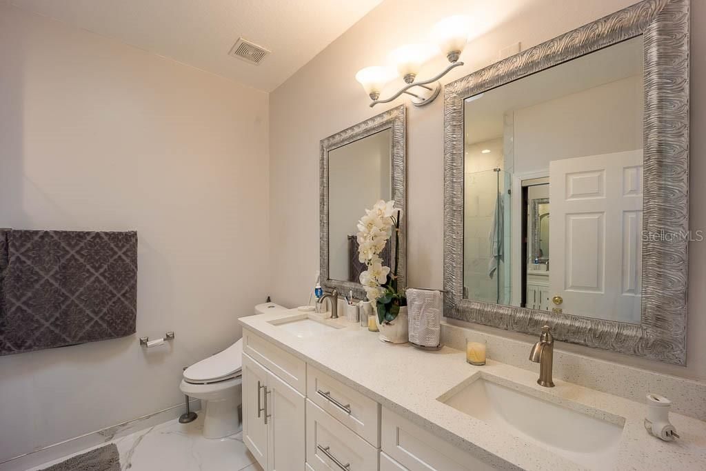 Image 27 of property listing at 8915 VICTORIA ISLE PLACE, Orlando, FL 32829