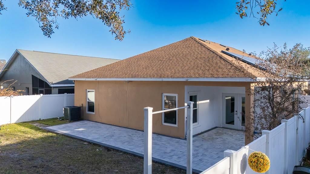 Image 7 of property listing at 8915 VICTORIA ISLE PLACE, Orlando, FL 32829