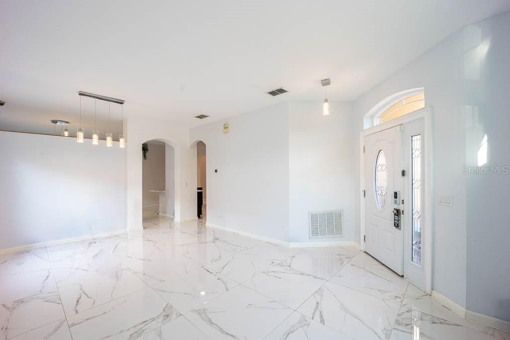 Image 9 of property listing at 8915 VICTORIA ISLE PLACE, Orlando, FL 32829