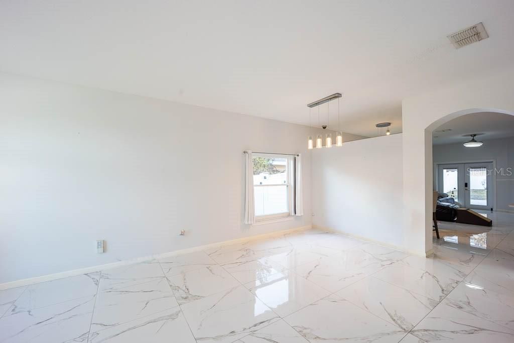 Image 10 of property listing at 8915 VICTORIA ISLE PLACE, Orlando, FL 32829