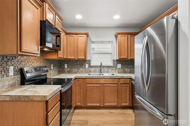 8704 Stockholm Lane NE, Lacey, WA 98516