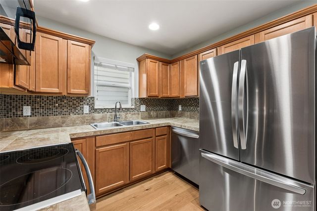 8704 Stockholm Lane NE, Lacey, WA 98516