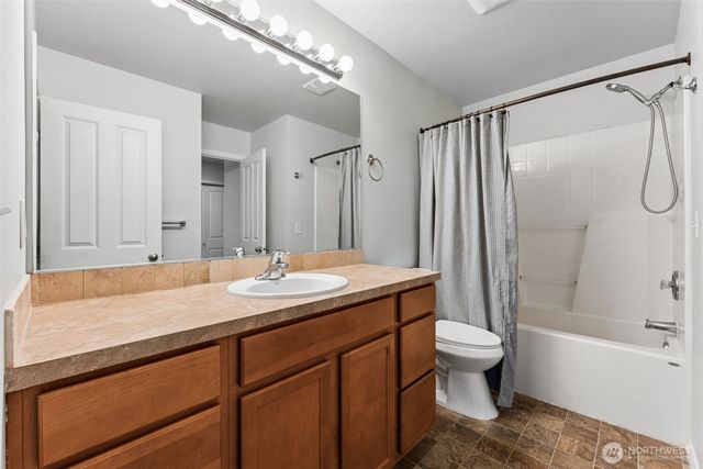 8704 Stockholm Lane NE, Lacey, WA 98516