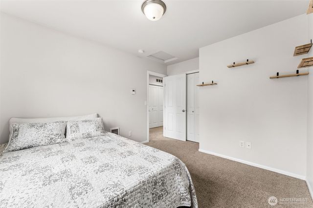 8704 Stockholm Lane NE, Lacey, WA 98516