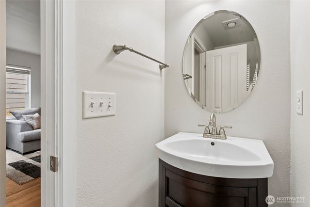 8704 Stockholm Lane NE, Lacey, WA 98516