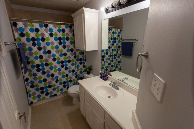 2518 Platinum Chase Drive, Rosharon, TX 77583