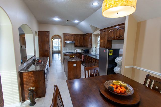 2518 Platinum Chase Drive, Rosharon, TX 77583