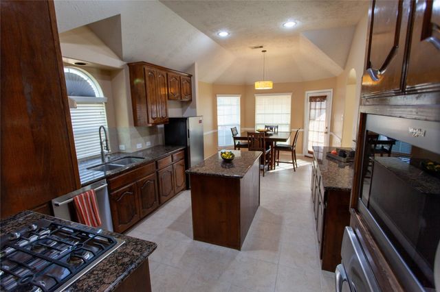 2518 Platinum Chase Drive, Rosharon, TX 77583