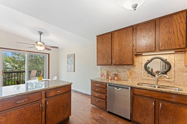 907 Heritage Court W, Vadnais Heights, MN 55127