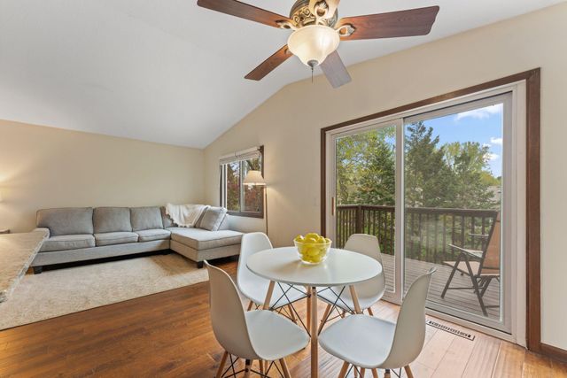 907 Heritage Court W, Vadnais Heights, MN 55127