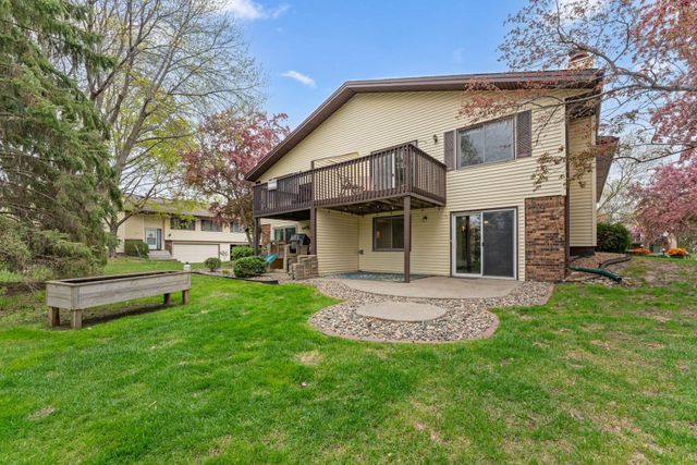 907 Heritage Court W, Vadnais Heights, MN 55127