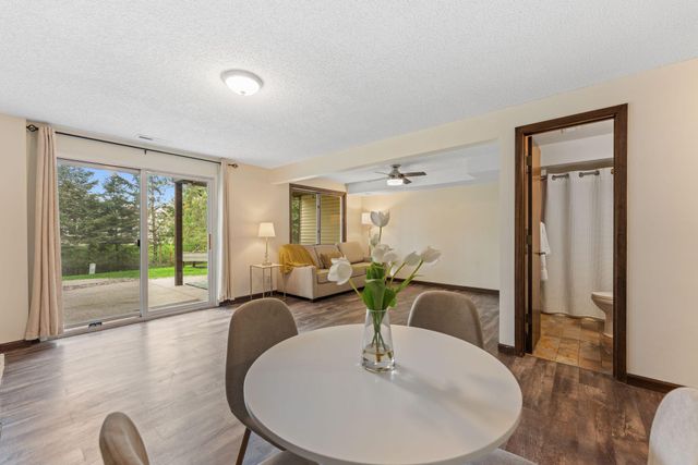 907 Heritage Court W, Vadnais Heights, MN 55127