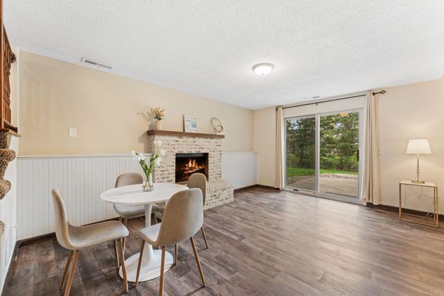 907 Heritage Court W, Vadnais Heights, MN 55127