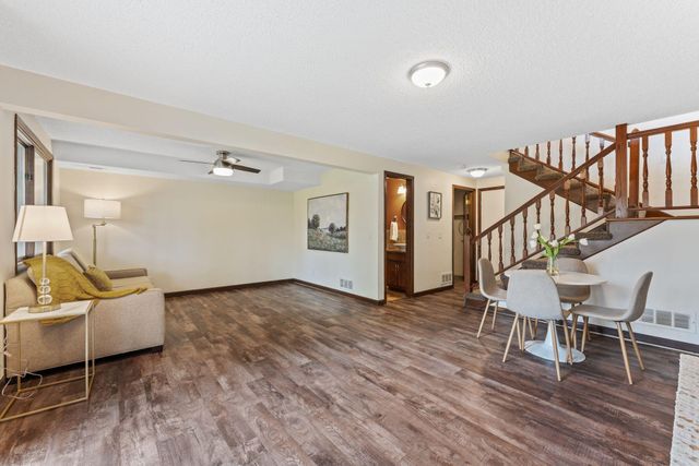 907 Heritage Court W, Vadnais Heights, MN 55127