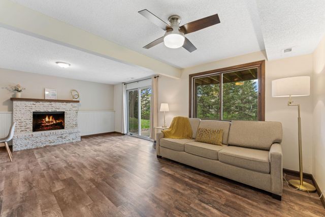 907 Heritage Court W, Vadnais Heights, MN 55127