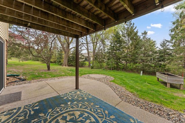 907 Heritage Court W, Vadnais Heights, MN 55127