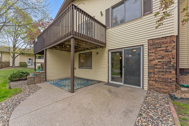 907 Heritage Court W, Vadnais Heights, MN 55127