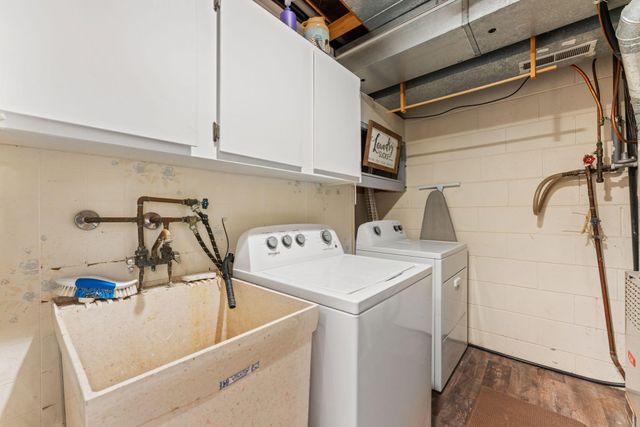 907 Heritage Court W, Vadnais Heights, MN 55127