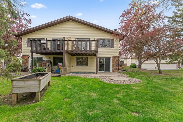 907 Heritage Court W, Vadnais Heights, MN 55127