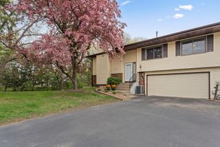 907 Heritage Court W, Vadnais Heights, MN 55127